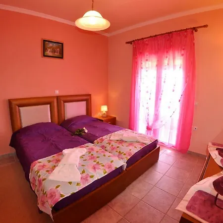 Irini Kiki Appartamento Agios Georgios Pagon